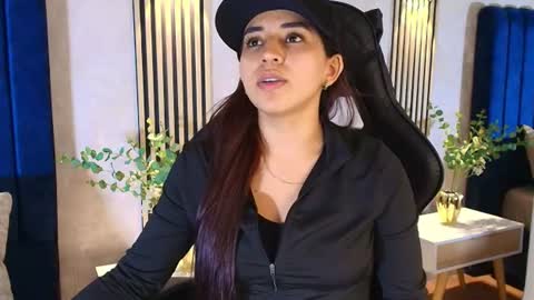 Snapshot of vittoria_conti_ chatting on July 13, 5:38 pm vittoria online show from July 13, 5:38 pm