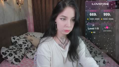Snapshot of vivi__squirrel chatting on January 25, 11:23 am Vivi   online show from January 25, 11:23 am