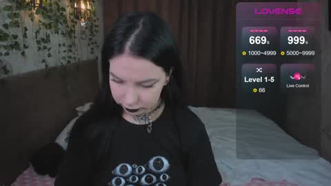 Snapshot of vivi__squirrel chatting on February 20, 2:51 am Vivi   online show from February 20, 2:51 am