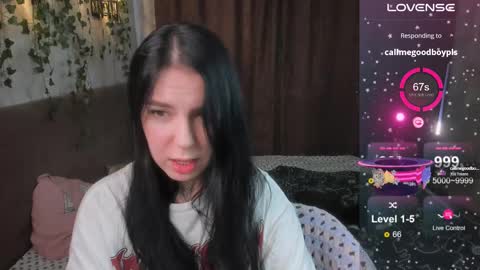 Snapshot of vivi__squirrel chatting on March 7, 5:51 am Vivi   online show from March 7, 5:51 am