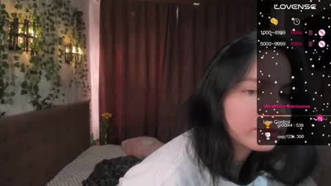 Snapshot of vivi__squirrel chatting on March 9, 8:40 am Vivi   online show from March 9, 8:40 am