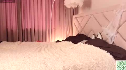 Snapshot of vivi_ennes chatting on November 1, 7:10 am You like my friends can call me LUNA This is my first day here online show from November 1, 7:10 am