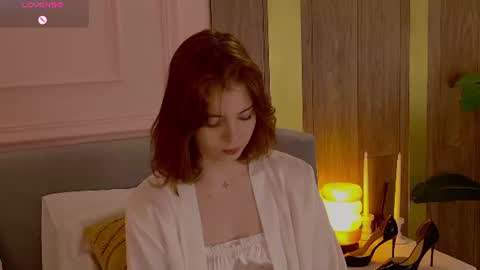 Snapshot of vivi_west chatting on June 14, 5:15 pm vivi_west online show from June 14, 5:15 pm
