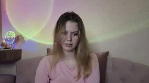 Snapshot of vivian_alison chatting on June 21, 6:21 pm vivian_alison online show from June 21, 6:21 pm