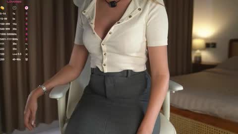 Snapshot of vivian_cb chatting on November 19, 8:14 am Vivian online show from November 19, 8:14 am