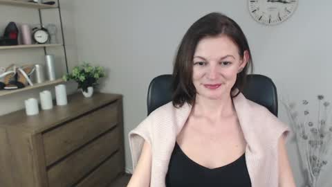 Vivian online show from December 13, 1:12 pm