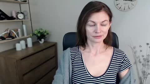 Vivian online show from December 14, 6:24 am