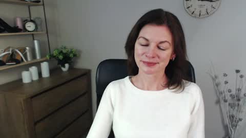 Vivian online show from December 16, 6:43 am