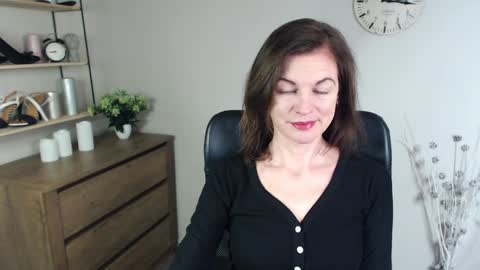 Vivian online show from December 17, 5:40 am