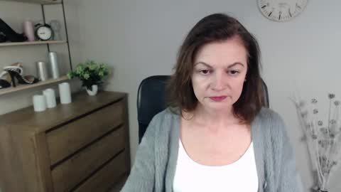 Vivian online show from December 18, 5:48 am