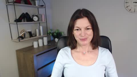 Vivian online show from February 10, 6:53 am