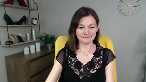 Vivian online show from February 27, 10:04 am