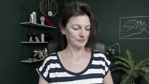 Vivian online show from July 16, 8:42 am