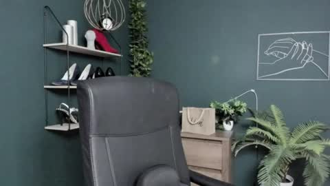 Vivian online show from August 3, 9:04 am