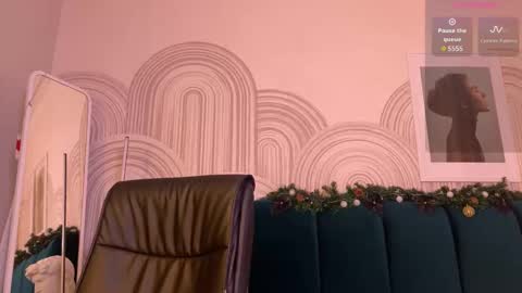 Vivian Evans online show from January 17, 12:15 am