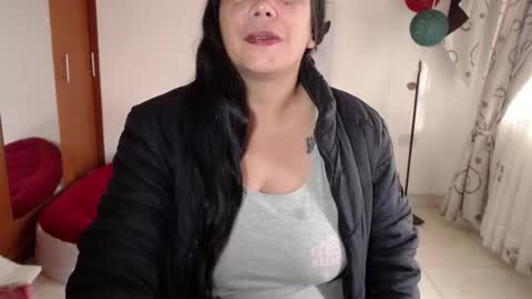 vivian_milf_paint online show from December 19, 12:34 pm