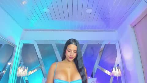 Vivian Monroe online show from September 13, 1:33 pm