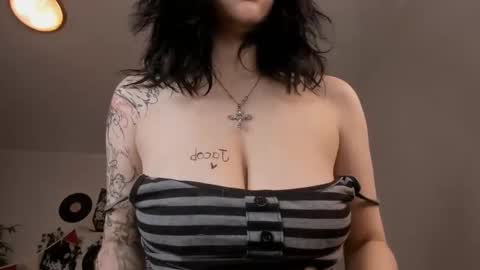 vivian_qwerty online show from January 18, 7:17 am