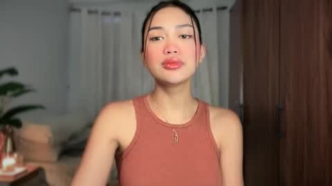 Snapshot of vivian_roberts chatting on June 4, 10:05 pm Vivian online show from June 4, 10:05 pm