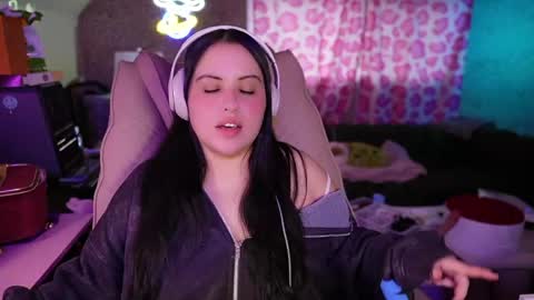 Snapshot of vivianaortega chatting on March 6, 2:35 pm Vivi online show from March 6, 2:35 pm