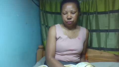 Snapshot of viviane0812 chatting on October 28, 2:04 am viviane0812 online show from October 28, 2:04 am