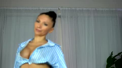 Snapshot of vivianestein chatting on July 22, 8:33 pm Vivi online show from July 22, 8:33 pm
