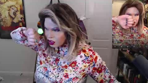 Snapshot of vivianfrost chatting on September 26, 2:37 am VivianFrosty online show from September 26, 2:37 am