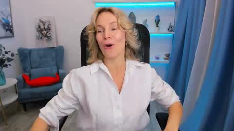 Snapshot of vivianlirei chatting on May 29, 4:43 am Sinti online show from May 29, 4:43 am