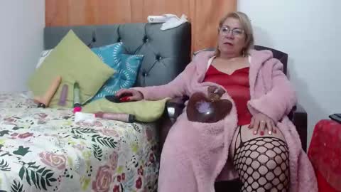 Snapshot of viviannajhonson chatting on December 14, 3:29 am ViviannaJhonson online show from December 14, 3:29 am