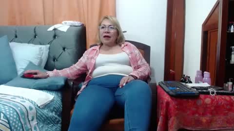 Snapshot of viviannajhonson chatting on December 18, 4:31 am ViviannaJhonson online show from December 18, 4:31 am