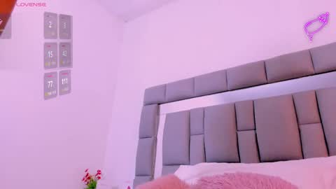 Vivi online show from September 19, 12:06 pm