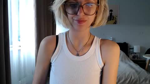 Snapshot of vivica_coke chatting on May 18, 4:13 pm VI online show from May 18, 4:13 pm