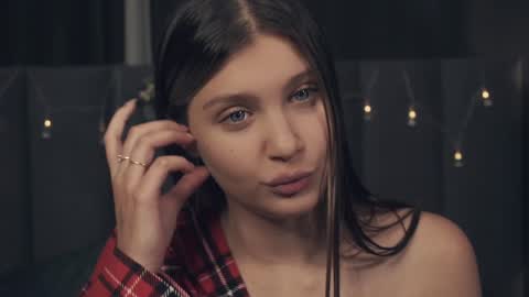 Snapshot of vivid_girls chatting on January 4, 7:02 pm Nelly and Mari online show from January 4, 7:02 pm