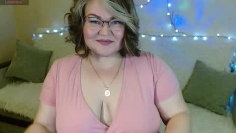 Snapshot of vivien__wet chatting on February 4, 8:06 pm Vivien online show from February 4, 8:06 pm