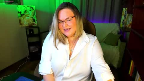 Snapshot of vivien__wet chatting on March 14, 1:16 pm Vivien online show from March 14, 1:16 pm