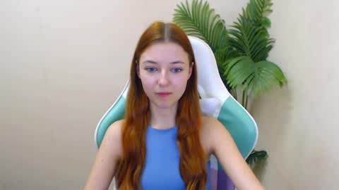 Snapshot of vivien_leight chatting on January 29, 9:39 pm Vivien online show from January 29, 9:39 pm