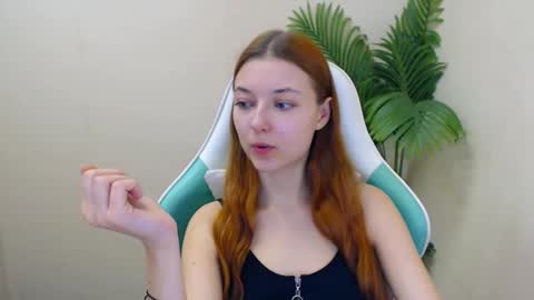 Snapshot of vivien_leight chatting on February 12, 6:40 pm Vivien online show from February 12, 6:40 pm