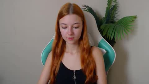 Snapshot of vivien_leight chatting on October 24, 6:15 pm Vivien online show from October 24, 6:15 pm