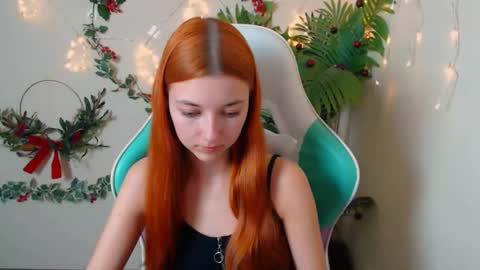 Snapshot of vivien_leight chatting on December 4, 6:49 pm Vivien online show from December 4, 6:49 pm