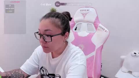 Snapshot of vivien_montclair chatting on July 13, 12:57 am Vivien online show from July 13, 12:57 am