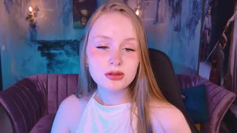 Snapshot of vivienleeigh chatting on November 2, 9:11 am Vivien online show from November 2, 9:11 am