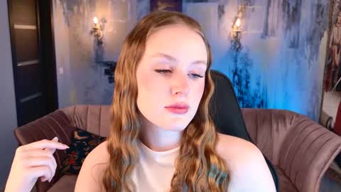 Snapshot of vivienleeigh chatting on November 11, 9:09 am Vivien online show from November 11, 9:09 am