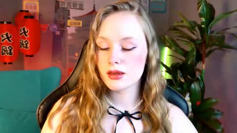 Snapshot of vivienleeigh chatting on November 22, 9:08 am Vivien online show from November 22, 9:08 am