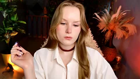 Snapshot of vivienleeigh chatting on May 18, 5:13 am Vivien online show from May 18, 5:13 am