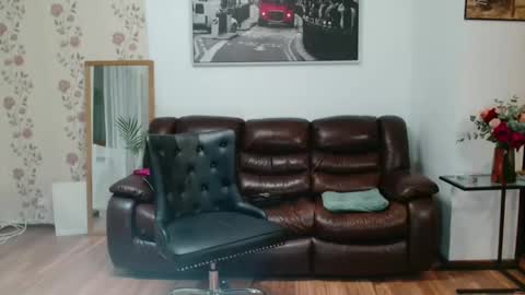 Snapshot of vivienne17 chatting on February 19, 7:27 pm vivienne online show from February 19, 7:27 pm