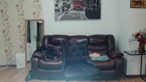 Snapshot of vivienne17 chatting on February 20, 7:19 pm vivienne online show from February 20, 7:19 pm