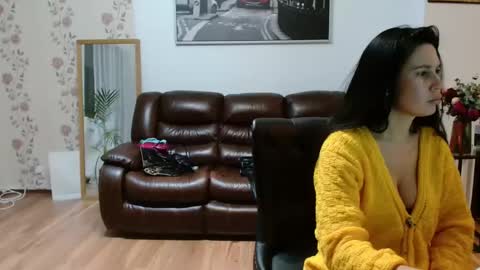 Snapshot of vivienne17 chatting on February 22, 6:41 pm vivienne online show from February 22, 6:41 pm