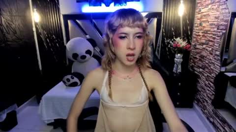 vivienne hadid online show from June 26, 4:33 pm