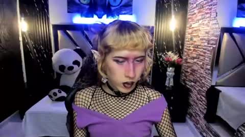 vivienne hadid online show from June 27, 11:10 pm