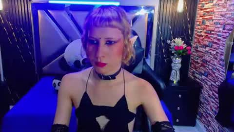 vivienne hadid online show from July 27, 8:16 pm